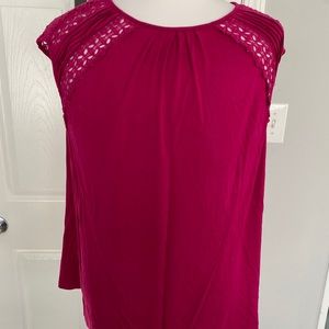 Sleeveless shirt with crochet detail